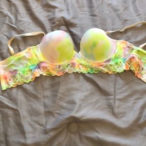 PINK bra. Excellent condition. 34 C.